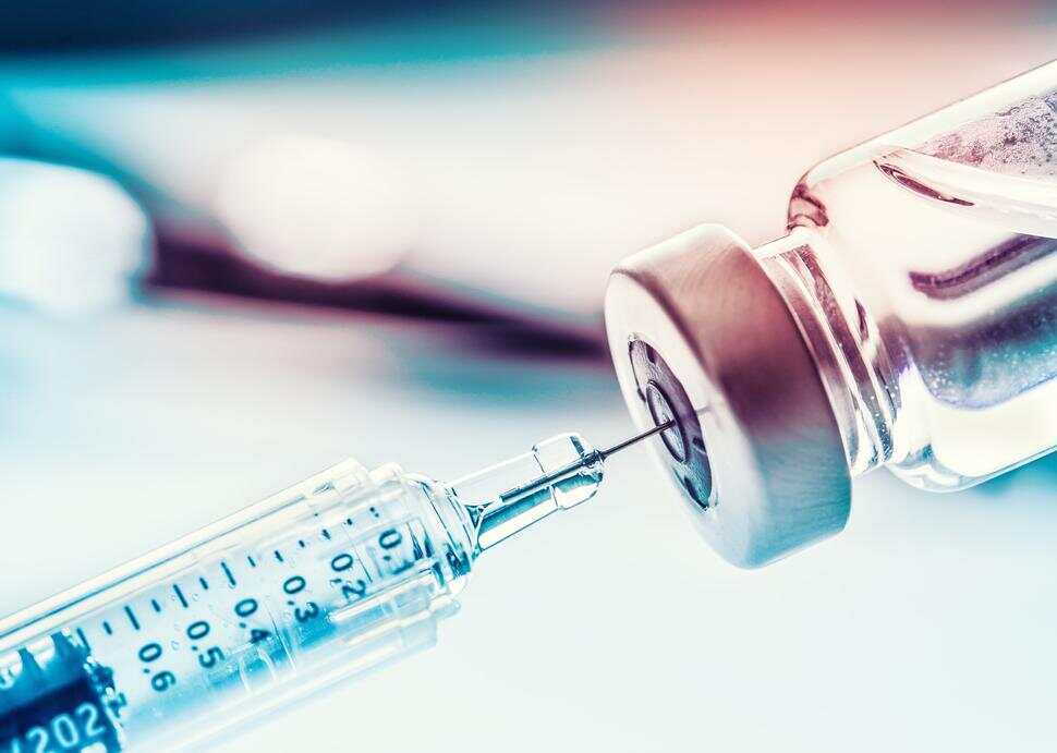 1693572588576587.jpg syringe and bottle mrna vaccine.jpg