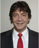 Raja Flores   医学博士